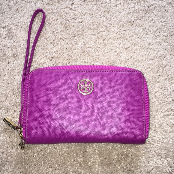 Tory Burch Handbags - Tory Burch leather zip wristlet